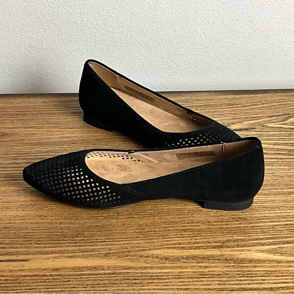 Vionic Posey Black Perforated Suede Ballet Flat, New in Box - Picture 4 of 7